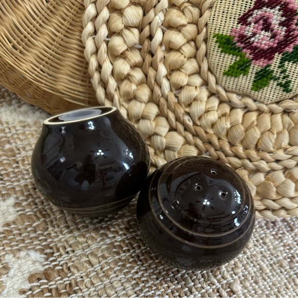 Vintage Dark Brown Ceramic Salt and Pepper Shaker Set - Picture 11 of 16